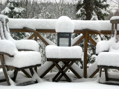 Mer snö på altanen