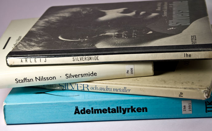 Biblioteksböcker om silversmide